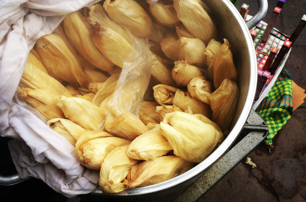 6 TAMALES Y HUMITAS