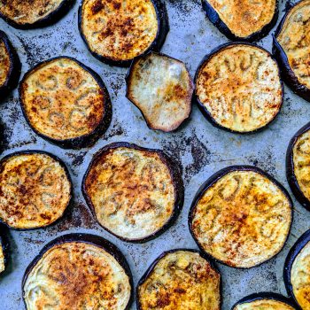 Foto de UN ACOMPAÑANTE PERFECTO: BERENJENAS AL HORNO GLASEADAS CON MIEL Y AJÍ