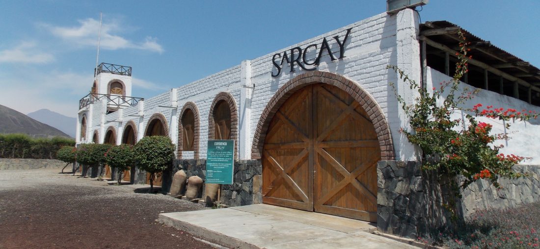 PISCO SARCAY Y BUENA MESA EN LA LUMINOSA AZPITIA