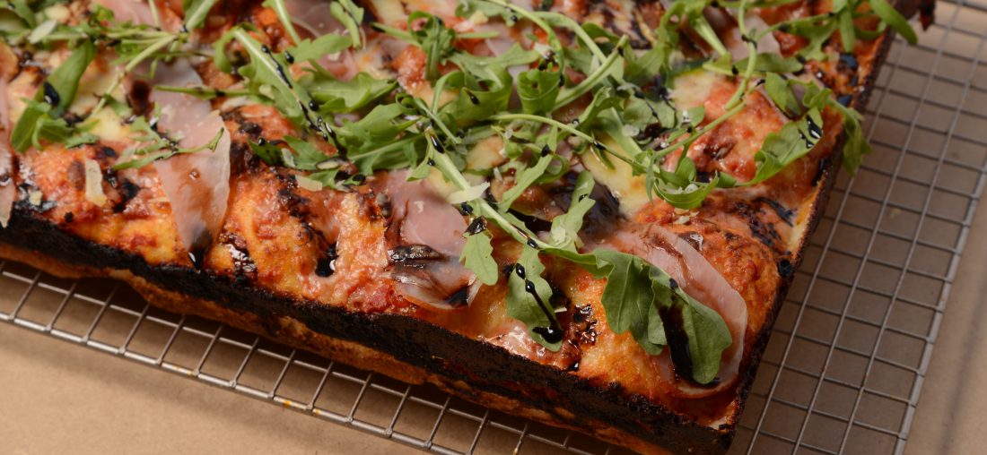 TANOS PIZZA TRAE A LIMA EL ESTILO DETROIT