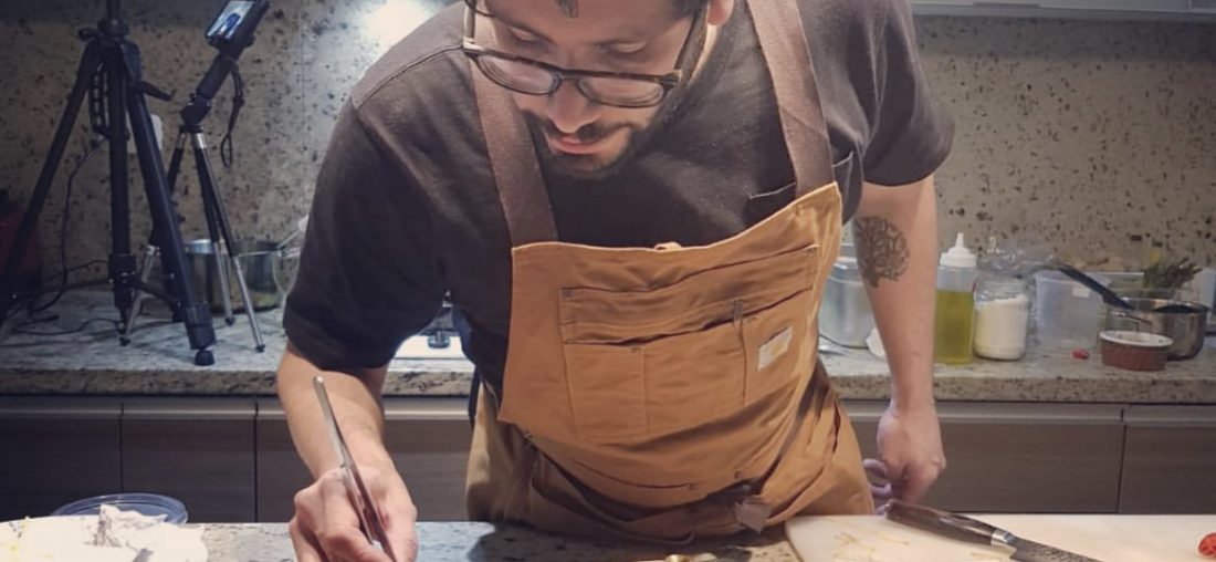 EN LA MESA DE VERBENA TALLER ADEMÁS DE COMER Y BEBER, PASAN MÁS COSAS
