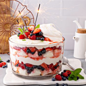 Foto de 2 RECETAS DE TRIFLE ANTES QUE ACABE LA TEMPORADA DE FRUTOS ROJOS