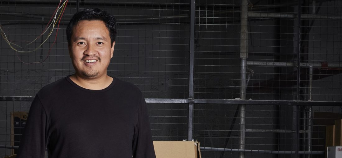LA CURIOSIDAD ETERNA DEL BARTENDER LUIS FLORES