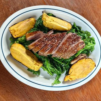 Foto de EL MAGRET DE PATO CON CAMOTES Y KALE DE AWICHA