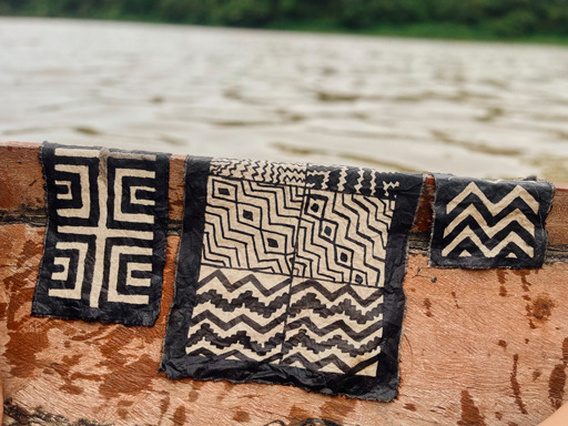 LA GEOMETRÍA DE UN ENCUENTRO: ARTE, ETNOBOTÁNICA Y COCINA CON LA COMUNIDAD ISKONAWA EN CALLERÍA