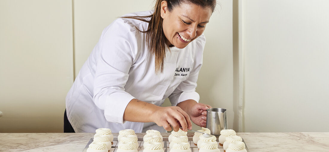 ZARA ALANYA: “ME GUSTA MI VOZ EN PASTELERÍA, PERO AMO LAS RECETAS CASERAS. HACERTE UN PAN EN CASA ES LO MÁS RICO”