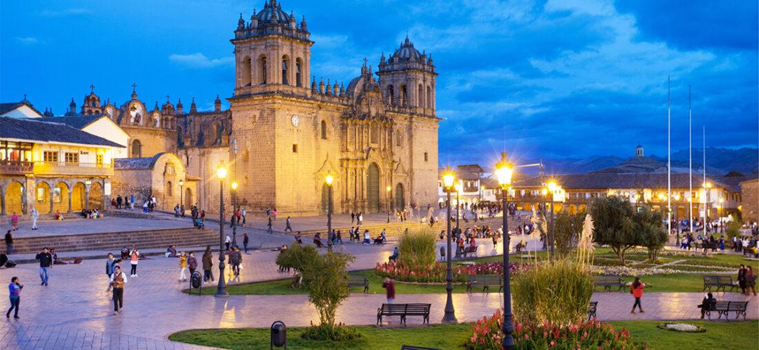 CON LA BENDICIÓN DEL TAYTACHA DE LOS TEMBLORES, CUSCO CELEBRA ASÍ SU SEMANA SANTA