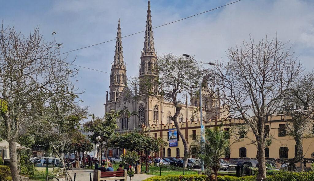 ¿DÓNDE COME COCO TOMITA, DE SHIZEN, EN JESÚS MARÍA?