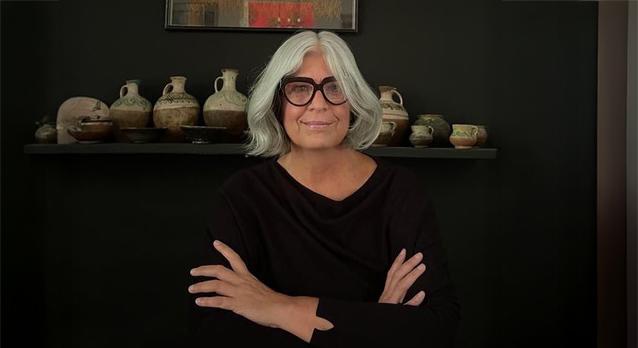 ROXANA ARTACHO: CERAMISTA Y CURADORA INCANSABLE 