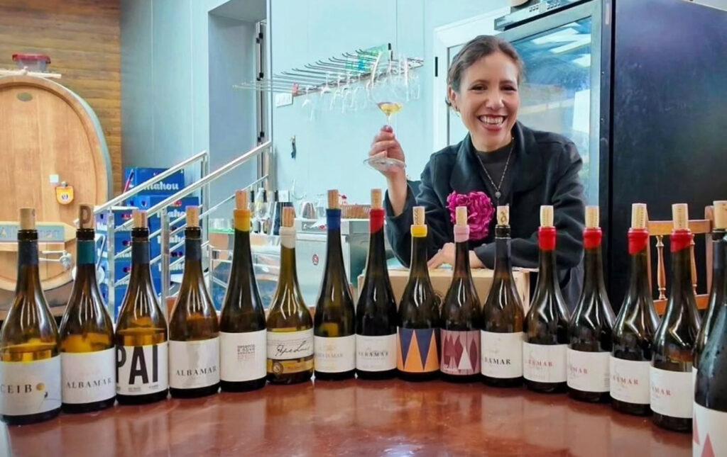 CARLA URRUNAGA: LA WINE INFLUENCER PERUANA QUE CONQUISTÓ CHILE 