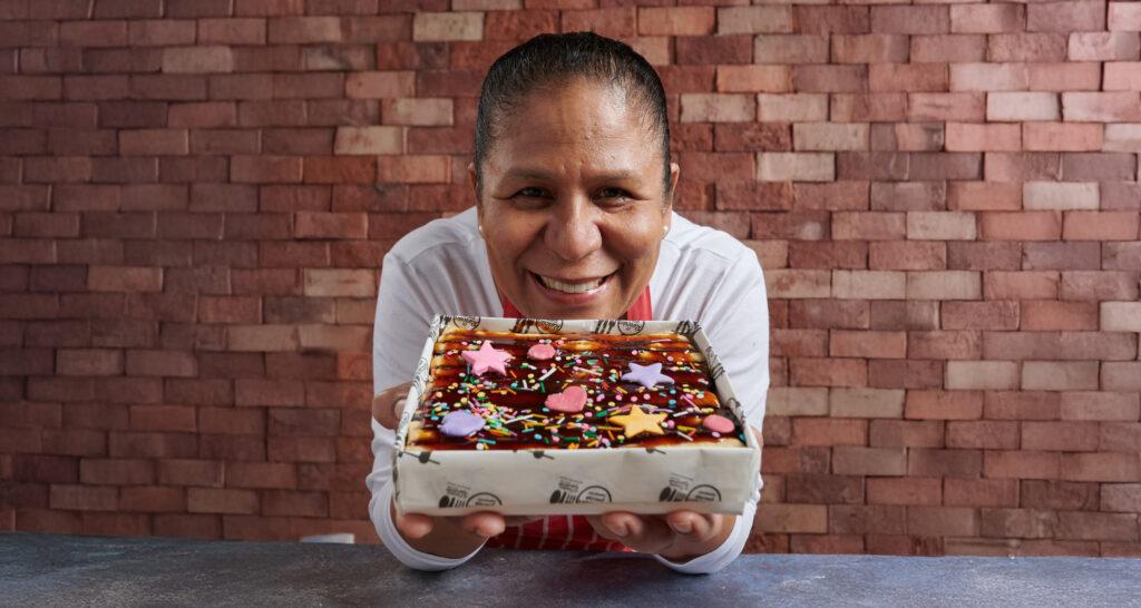 ELENA SANTOS IZQUIERDO: LA DULZURA EN SUS MANOS 