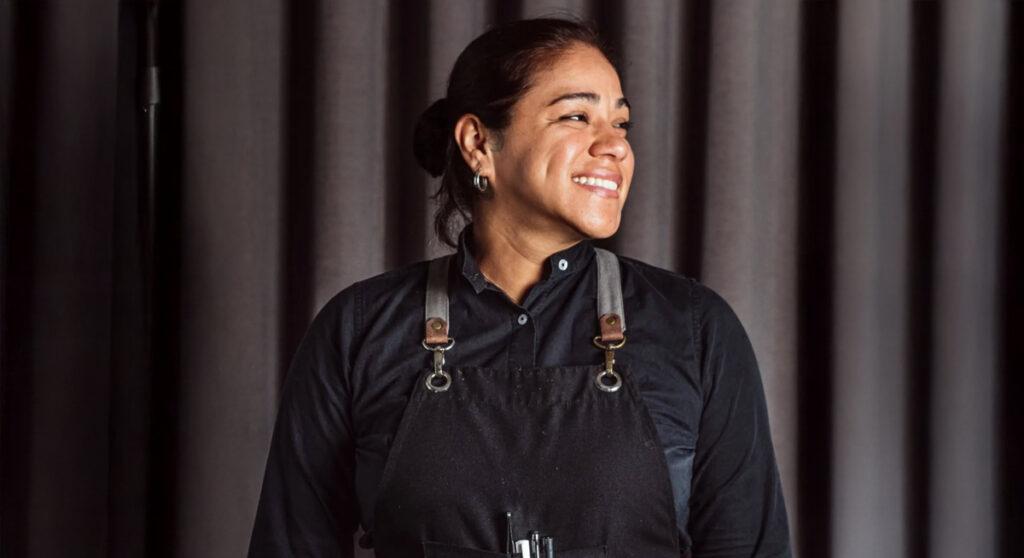 CECILIA MONZÓN: LA JEFA DE BARRA