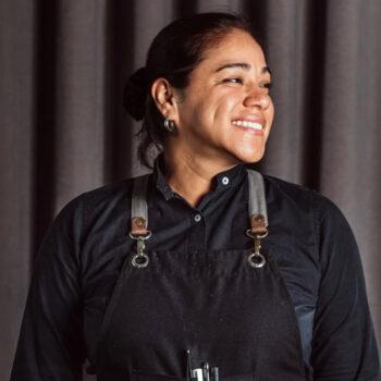 Foto de CECILIA MONZÓN: LA JEFA DE BARRA