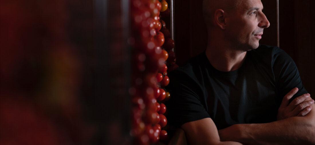 PABLO RIVERO: “EN LOS ÚLTIMOS 30 AÑOS COLONIZAMOS DESDE LA COCINA LATINOAMERICANA: DIMOS TRABAJO, VENDIMOS PRODUCTOS, EN UN MUNDO EN GUERRA CONSTANTE”