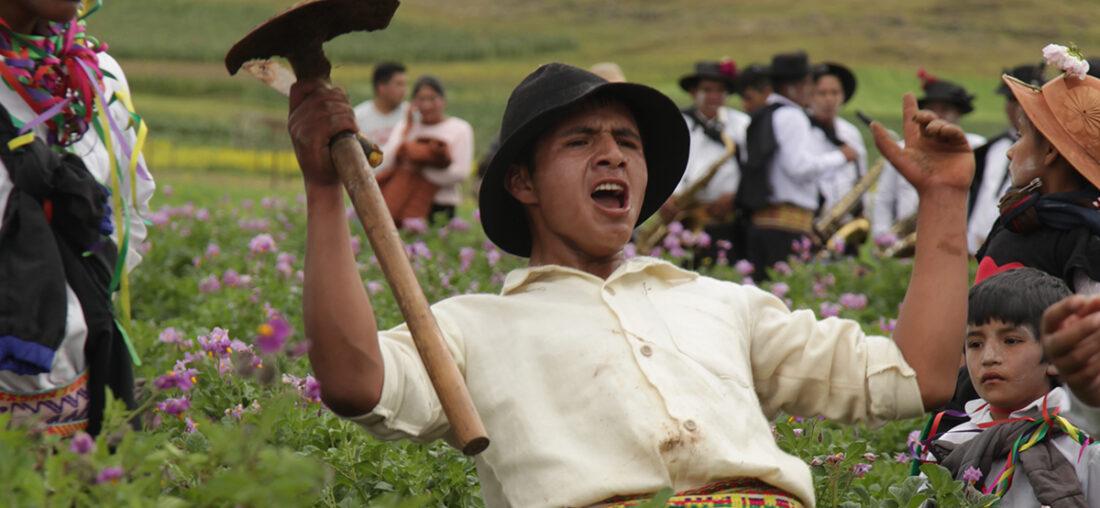 AKSHU TATAY, LA FIESTA PARA QUE CREZCA LA PAPA EN SAPALLANGA, JUNÍN