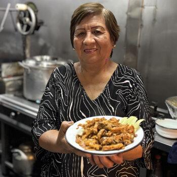 Foto de DOÑA POCHITA ABRE NUEVA CARRETILLA EN SALAMANCA: “LA COCINA ME SALVÓ LA VIDA”