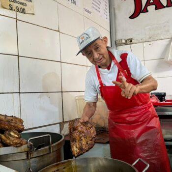 Foto de JANO LOO, SU HISTÓRICO PAN CON CHICHARRÓN Y UN ENCUENTRO INESPERADO EN EL CALLAO