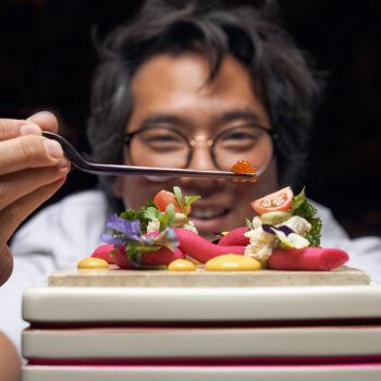 Foto de DIEGO OKA: “ME GUSTA UNIR EN LA MESA CERÁMICA, ARTE, DISEÑO Y COCINA”